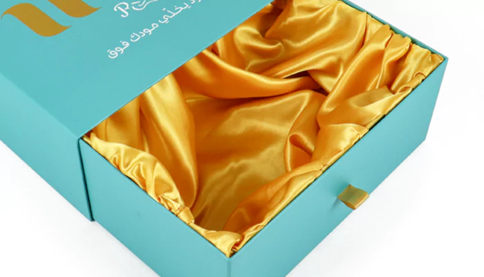 custom apparel packaging box