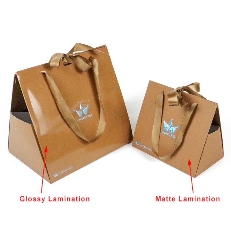 Triangle folding gift bag1