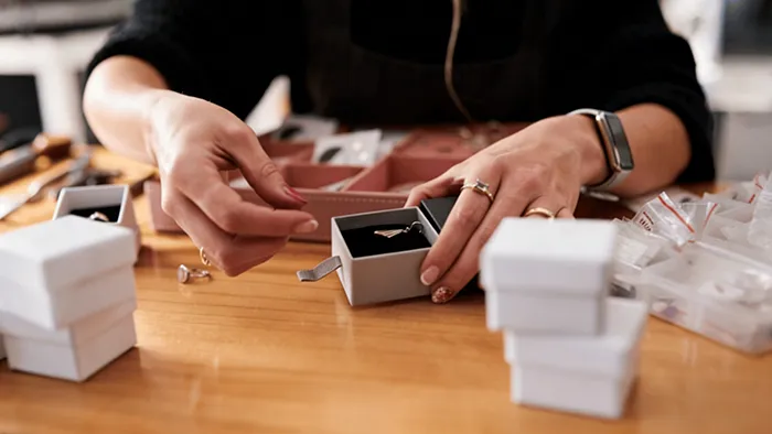 Crown Win Box Manufacturer's customized paper packaging solution, how to enhance your jewelry brand image