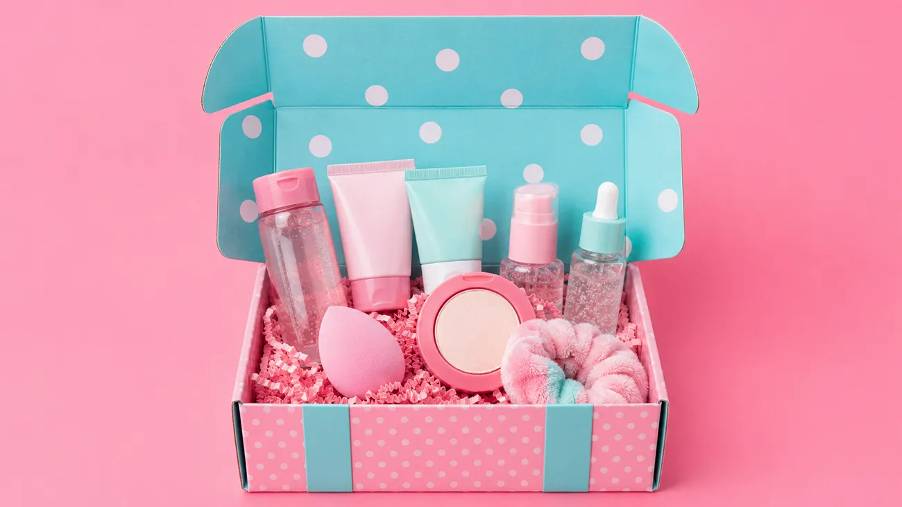 Customized packaging box for skincare set